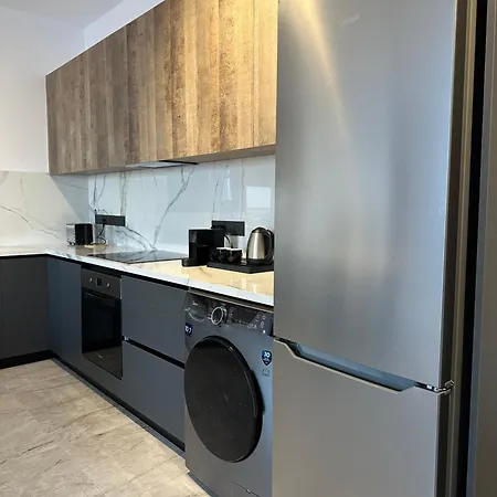 Lux Level 4 Penthouse Tower 206 * Никосия