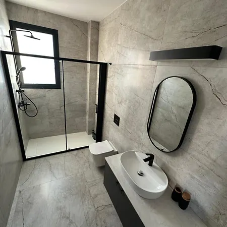 Lux Level 4 Penthouse Tower 206 Никосия