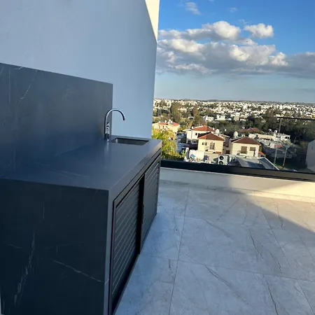 Lux Level 4 Penthouse Tower 206 Апартаменты Никосия